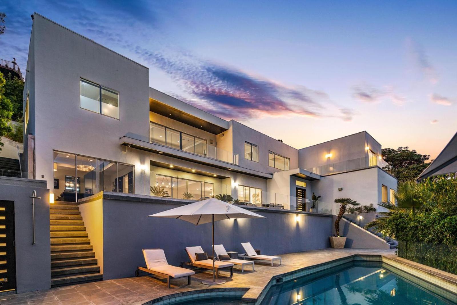 Travis Modern Mansion